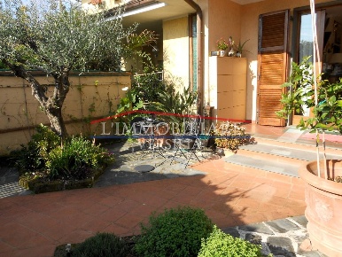 Foto Villa a schiera a Pietrasanta di 167 m² con 9 locali in vendita