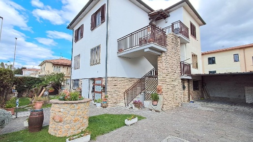 Foto Appartamento a Cecina Marina di Cecina di 90 m² con 4 locali