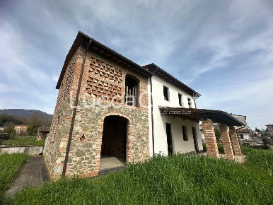 Foto Casa indipendente a Capannori Camigliano di 190 m² con 7 locali