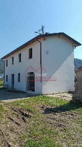 Foto Casale a Massarosa Camaiore Paese di 120 m² con 6 locali in vendita