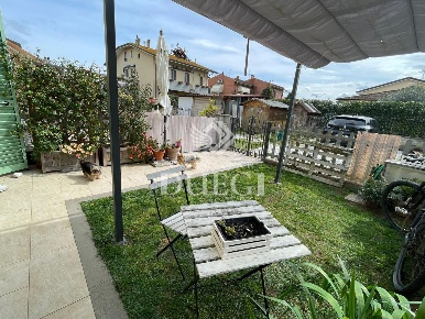 Foto Villa a schiera a Viareggio Torre del Lago di 110 m² con 4 locali