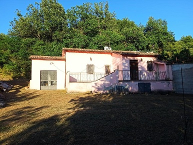 Foto Casa indipendente in localita' Case Sparse, Pieve Torina di 188 m²