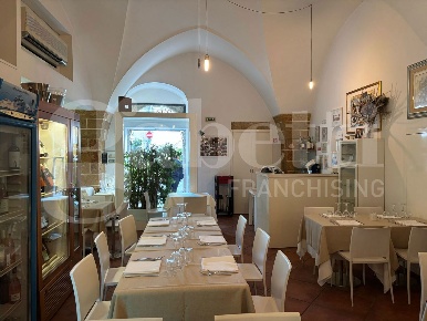 Foto Negozio in Piazza Dante 1, Brindisi Centro Storico di 96 m² in vendita
