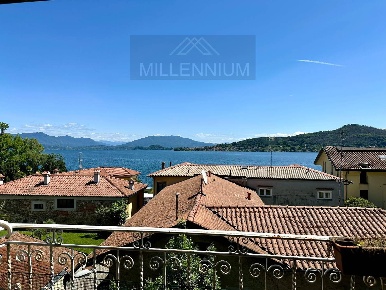 Foto Villa unifamiliare in sempione, Meina Centro di 320 m² con 10 locali