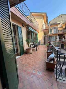 Foto Appartamento in Lungadige Porta Vittoria, Verona Veronetta di 95 m²