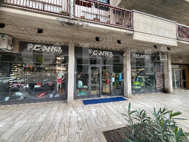 Foto Attività commerciale in Via del Carabiniere 40, Palermo di 100 m²