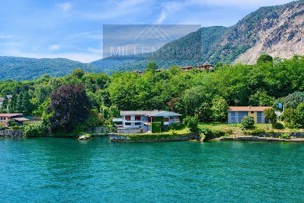 Foto Villa singola a Stresa Centro di 300 m² con 10 locali in vendita