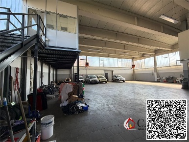 Foto Capannone industriale a Brignano Gera d'Adda di 1000 m² con 5 locali