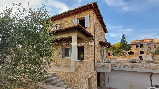 Foto Villa a schiera in via San Giusto 42, Lucignano di 194 m² in vendita