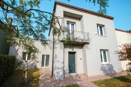 Foto Casa indipendente in Via Frescà 84, Cerea Centro di 233 m² in vendita