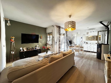 Foto Appartamento in Via Giuseppe Divittorio 22, Rodi Garganico di 421 m²