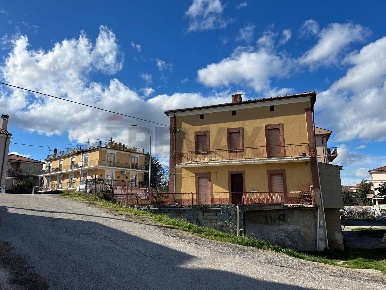 Foto Case semi ndipendenti in Via Ortonese 62, Orsogna Centro di 189 m²