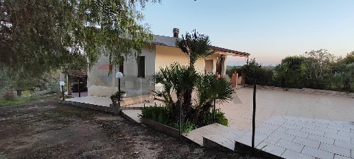 Foto Villa unifamiliare a Caltagirone di 90 m² con 4 locali in vendita