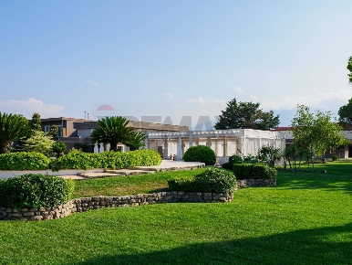Foto Hotel in Contrada Ortonese 18, Orsogna Centro di 10600 m² in vendita