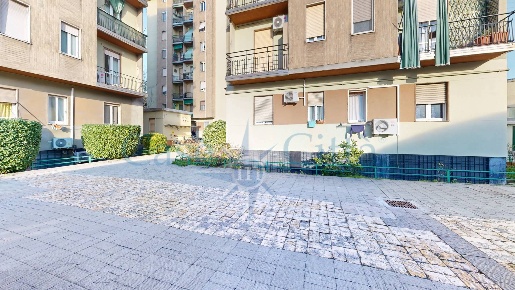 Foto Posti auto in Via Edoardo Chinotto, Milano Piazzale Siena di 14 m²