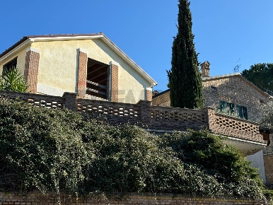 Foto Casa indipendente in Via Ferro di Cavallo, Lanciano Centro di 200 m²