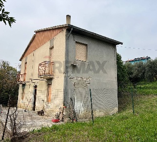 Foto Rustico in Via Cotti 192, Sant'Eusanio del Sangro Cotti di 100 m²