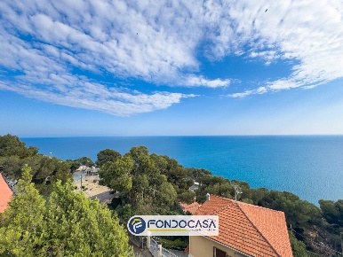 Foto Villa unifamiliare in Via Orizzonte, Andora Marina Di Andora di 210 m²