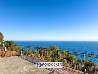 Foto Villa unifamiliare in Via Orizzonte, Andora Marina Di Andora di 210 m²