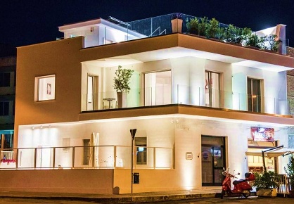 Foto Hotel in Via Procaccia, Monopoli Centro di 370 m² con 7 locali