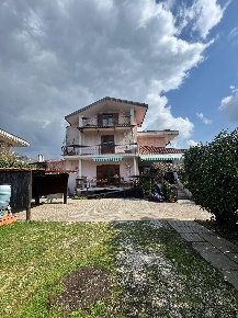 Foto Villa a schiera a Mercogliano di 300 m² con 6 locali in vendita