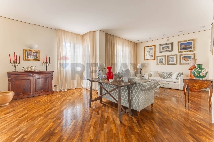 Foto Appartamento in VIA DEVITOFRANCESCO 4, Bari Carrassi di 130 m²