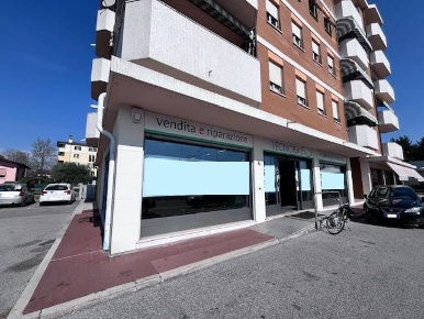 Foto Locale commerciale in via Piave 115, Pordenone Torre di 233 m²