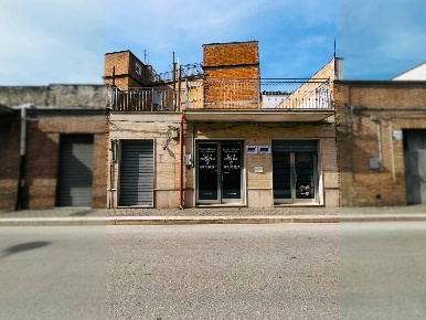 Foto Locale commerciale in VIA NAPOLEONE BATTAGLIA 27, Lucera Centro