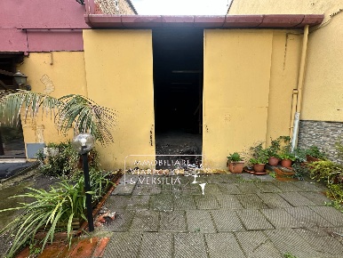 Foto Magazzino in via Aurelia sud, Viareggio Bicchio - Varignano di 105 m²