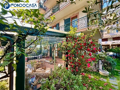 Foto Appartamento in via Arturo Martini, Albisola Superiore di 210 m²