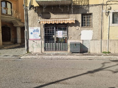 Foto Locale commerciale in Via Roma, Montoro Piano di 40 m² con 1 locali