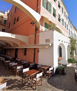 Foto Locale commerciale in via generale pescetto 11, Celle Ligure di 76 m²