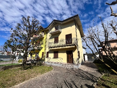 Foto Casa indipendente in VIA SAN ROCCO 5, Levate di 239 m² con 5 locali