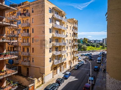 Foto Appartamento in Via Principessa Maria 5, Sassari Porcellana di 76 m²