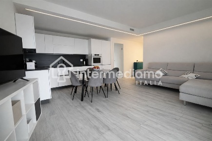 Foto Appartamento a Riva del Garda di 90 m² con 3 locali in affitto
