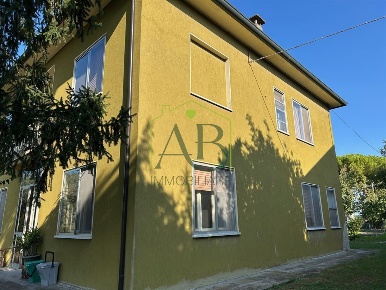 Foto Casa indipendente a Russi di 200 m² con 6 locali in vendita