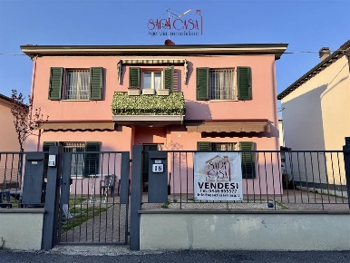 Foto Casa indipendente a Faenza di 266 m² con 5 locali in vendita