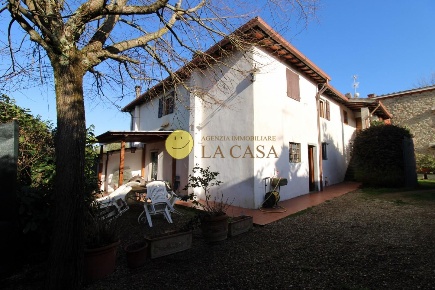 Foto Casa indipendente a Reggello di 158 m² con 7 locali in vendita