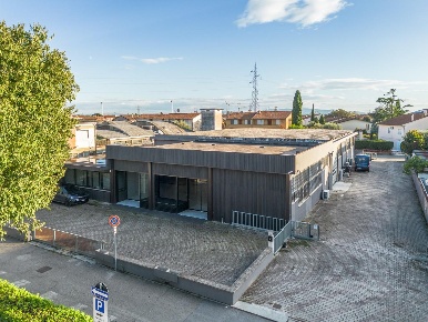 Foto Capannone industriale a Calcinaia Fornacette di 390 m² con 6 locali