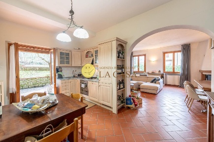 Foto Casa indipendente a Figline e Incisa Valdarno di 300 m² con 12 locali