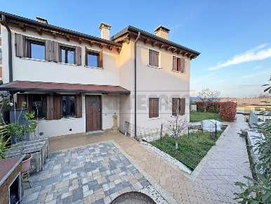 Foto Case semi ndipendenti in Via San Nicolò 23, Trissino Centro di 175 m²