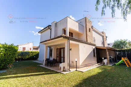 Foto Villa bifamiliare a Siracusa Belvedere - Tremmilia di 190 m²