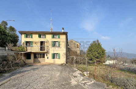 Foto Casa indipendente in Via Capitello 58, Brogliano Quargnenta di 161 m²