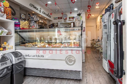Foto Attività commerciale in Via Sarsina 111, Roma Vitinia di 35 m²