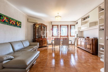 Foto Appartamento in Via Domenico Purificato 148, Roma Acilia di 94 m²