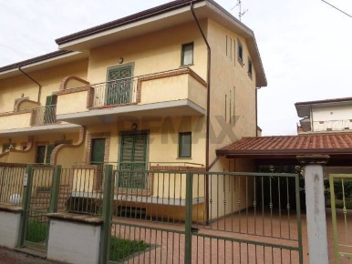 Foto Villa unifamiliare in Via Madonna delle Grazie, Fondi Centro di 200 m²