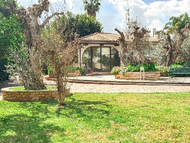Foto Villa unifamiliare in via calore 3, Lecce Santa Rosa di 446 m²