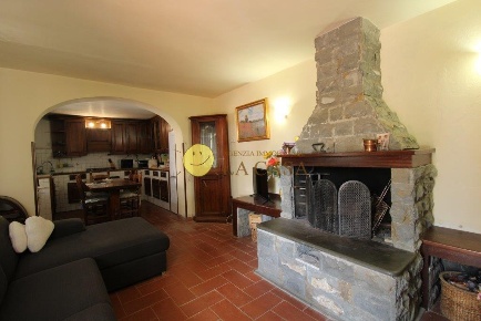 Foto Casa indipendente a Reggello di 145 m² con 7 locali in vendita