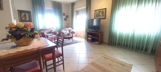 Foto Appartamento a Camaiore Lido di Camaiore di 120 m² con 5 locali