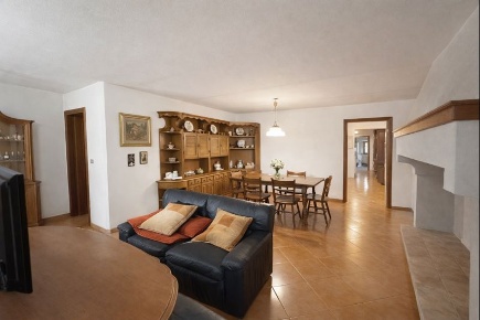 Foto Casa indipendente a Vicopisano Centro di 395 m² con 10 locali